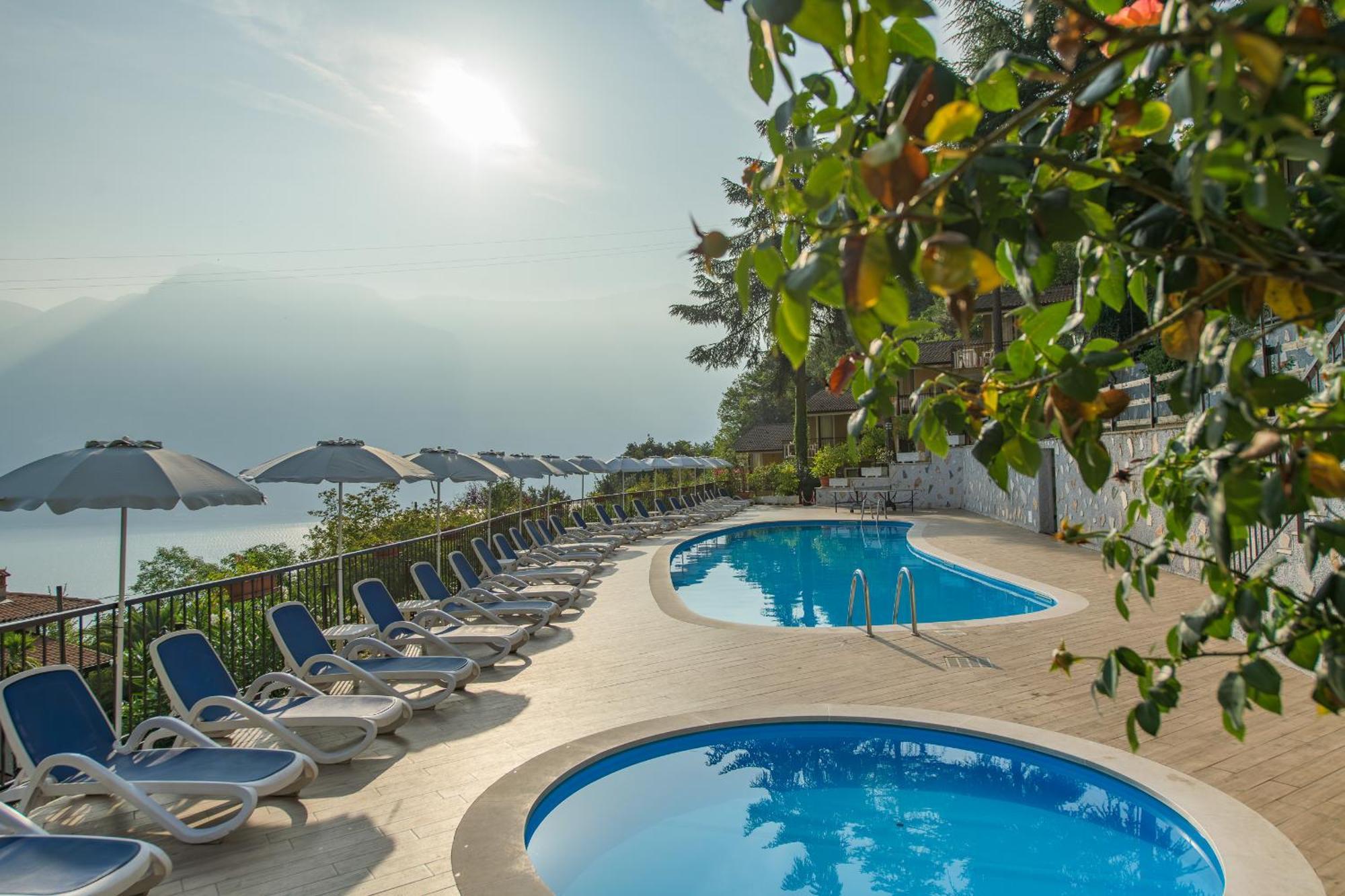 Residence Oasi Limone sul Garda Luaran gambar