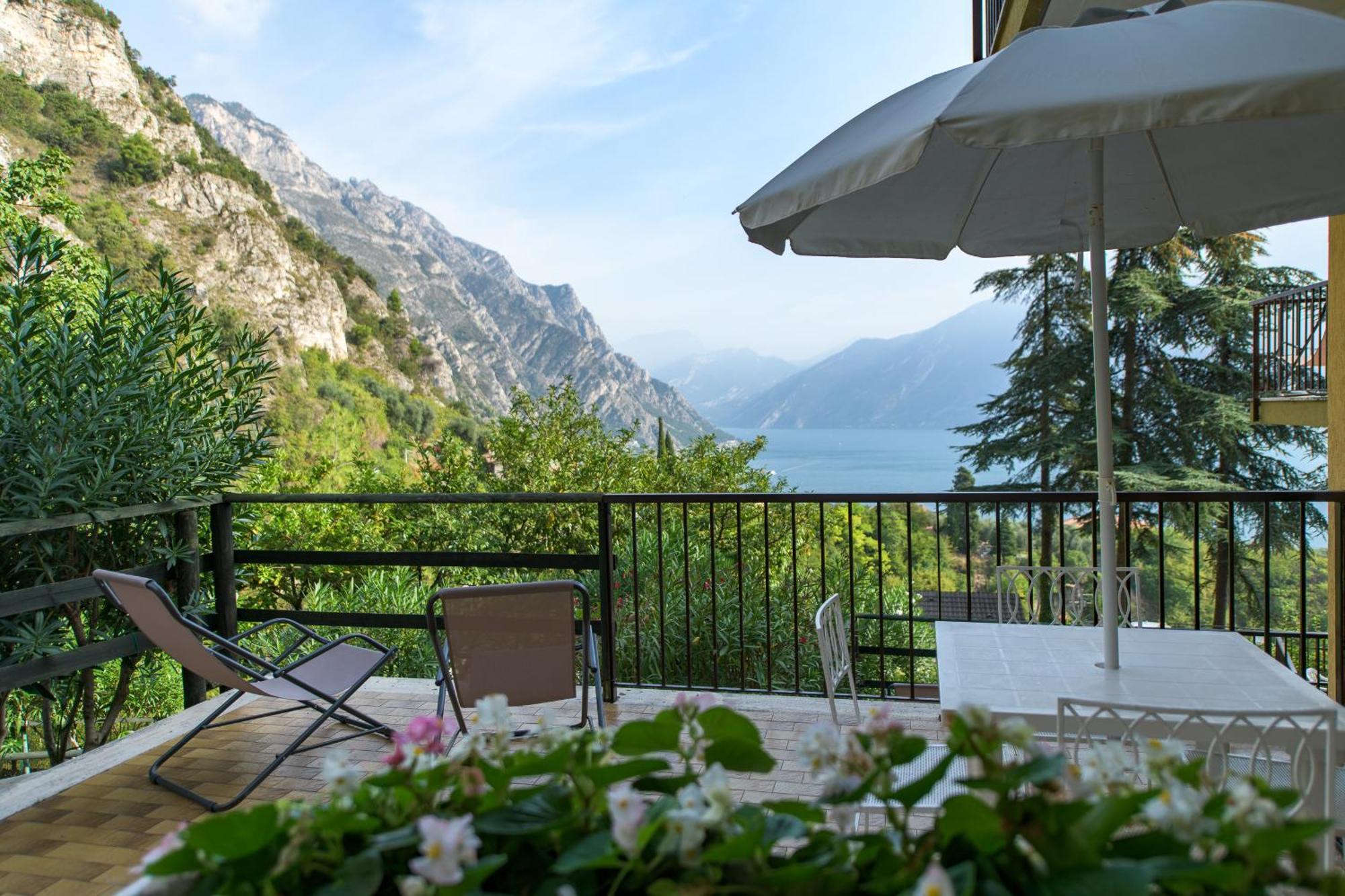 Residence Oasi Limone sul Garda Luaran gambar