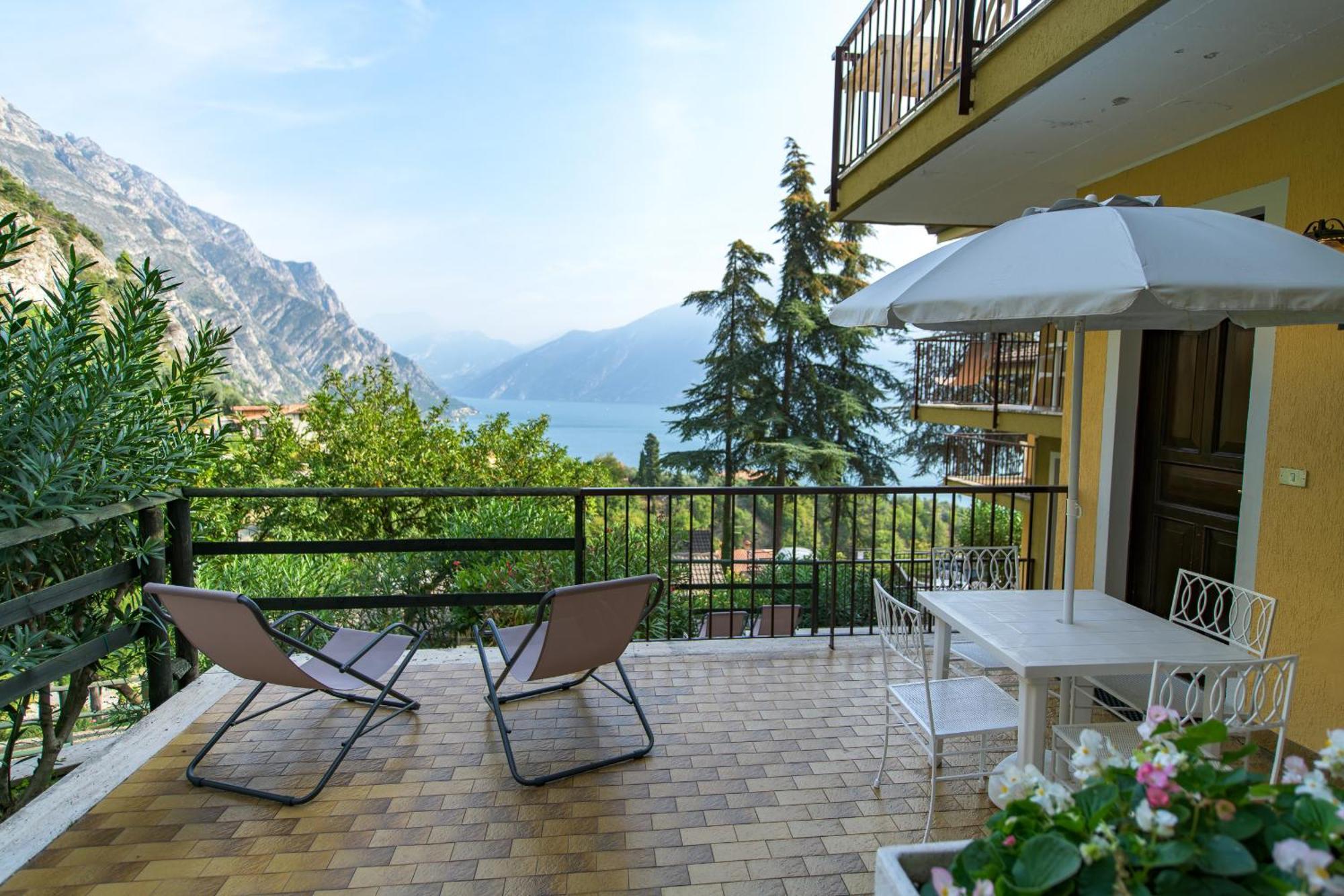 Residence Oasi Limone sul Garda Luaran gambar