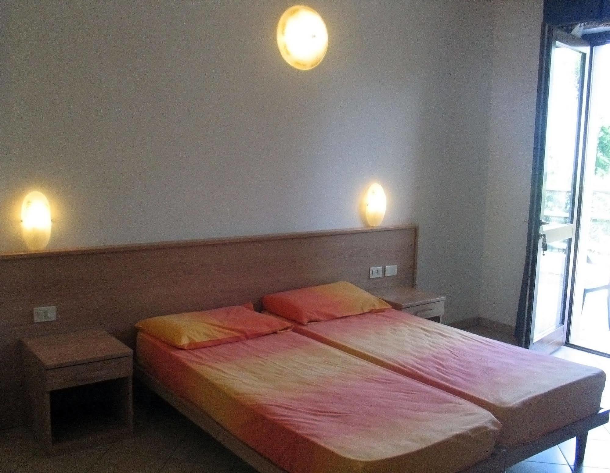 Residence Oasi Limone sul Garda Luaran gambar