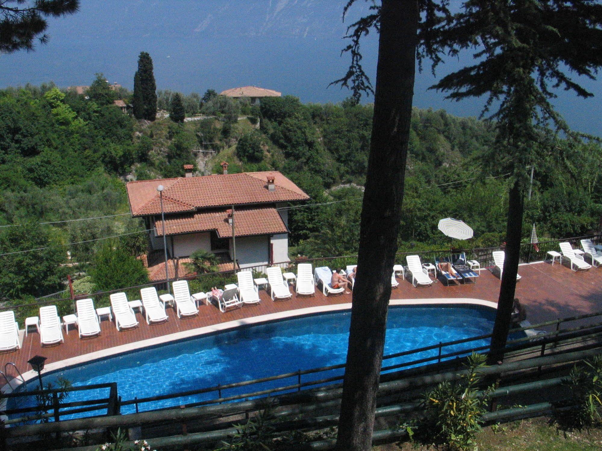 Residence Oasi Limone sul Garda Luaran gambar